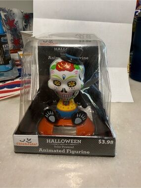 Day of the Dead Skull Solar-Powered Animated Figurine - White & Orange